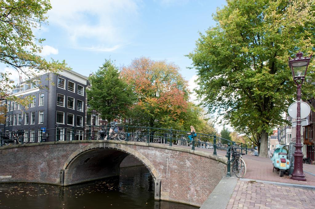 The Black Beauty Private Studio With Canal View Amsterdam Exterior photo