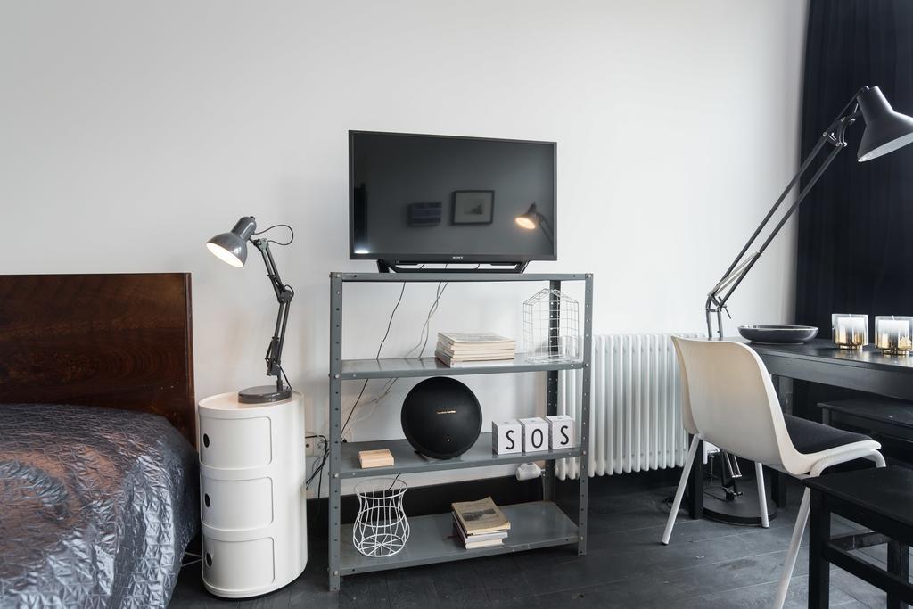 The Black Beauty Private Studio With Canal View Amsterdam Exterior photo