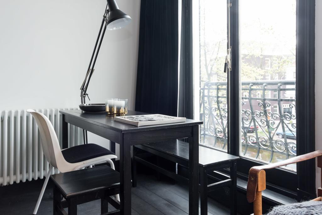 The Black Beauty Private Studio With Canal View Amsterdam Exterior photo