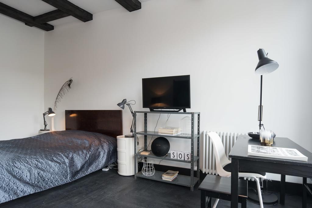 The Black Beauty Private Studio With Canal View Amsterdam Exterior photo