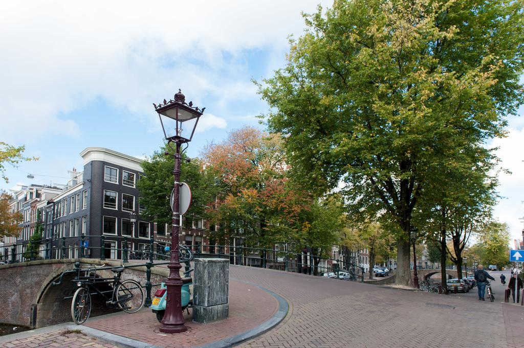 The Black Beauty Private Studio With Canal View Amsterdam Exterior photo